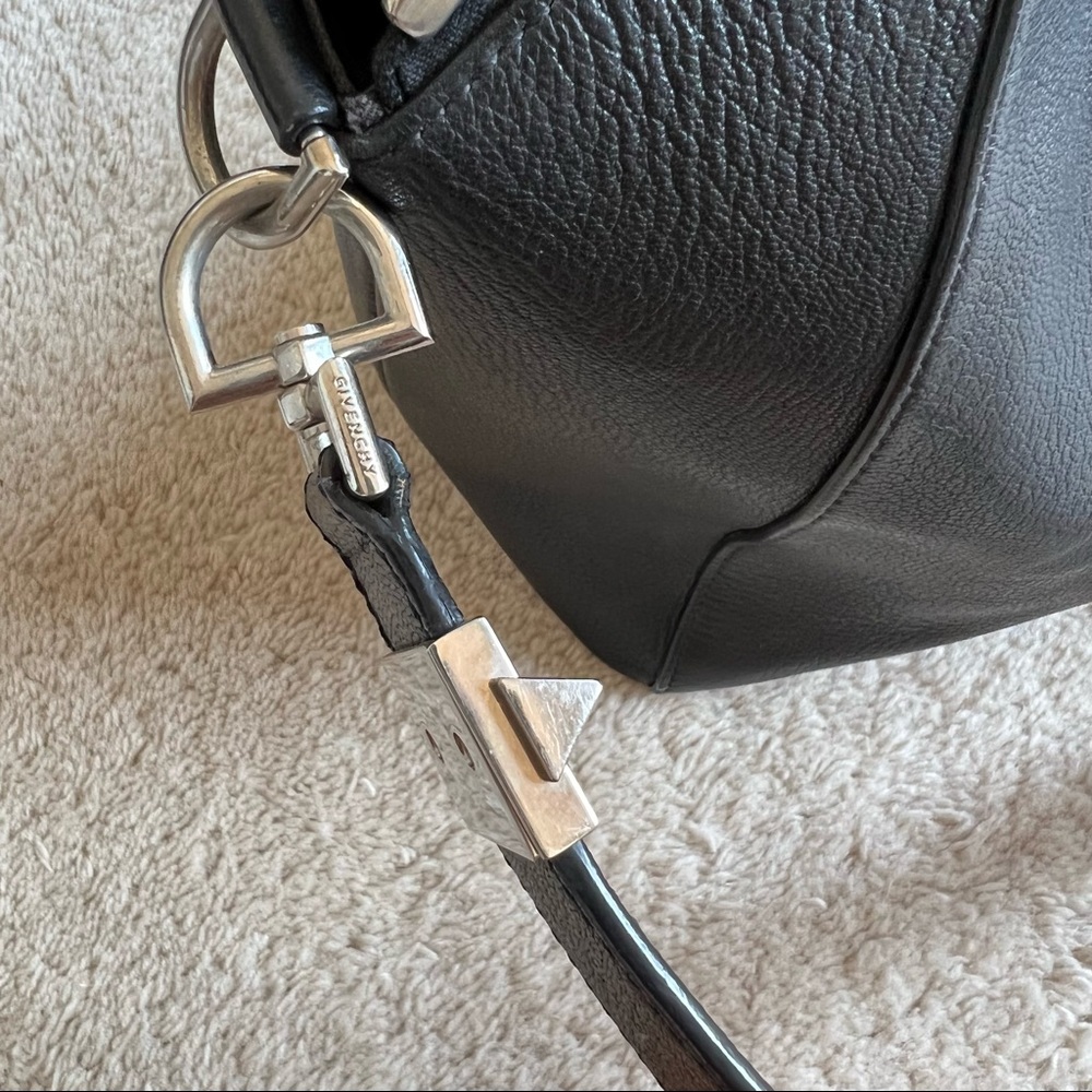 Givenchy Antigona black leather bag - Picture 10 of 15